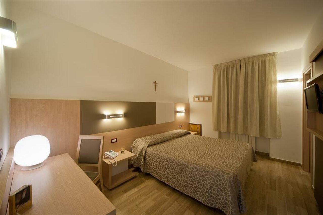 Hotel Delle Rose กาสเชีย ภายนอก รูปภาพ