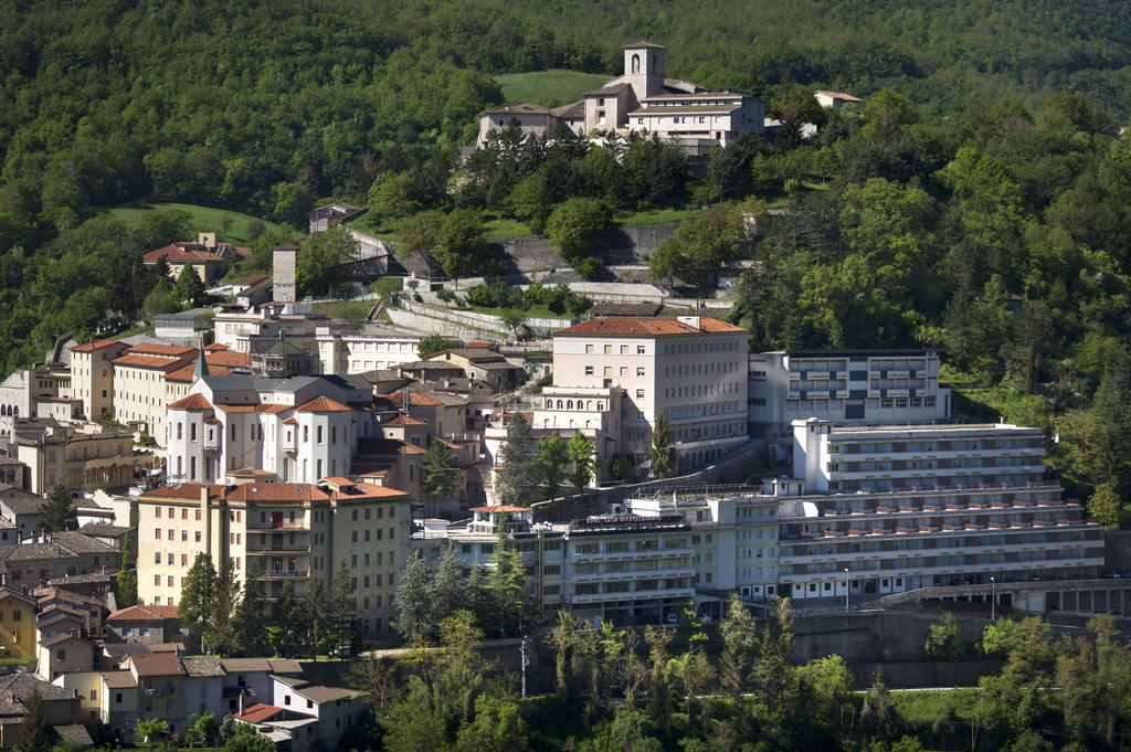 Hotel Delle Rose กาสเชีย ภายนอก รูปภาพ