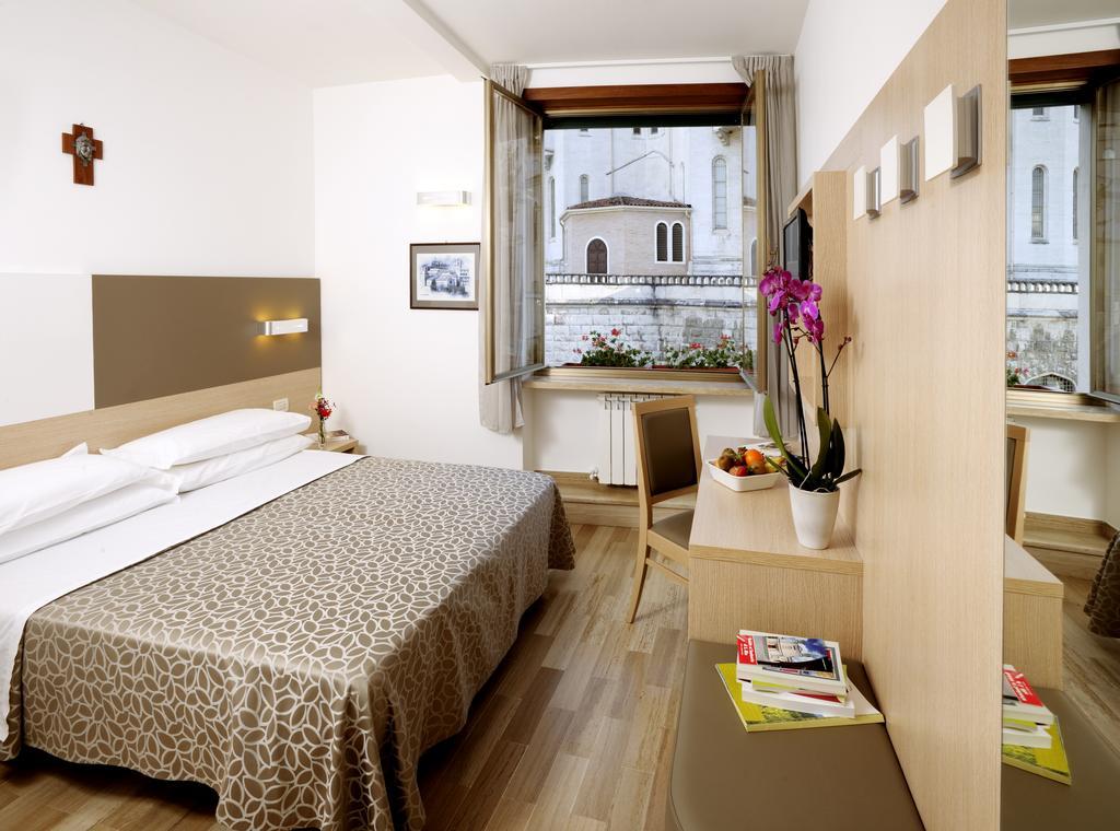 Hotel Delle Rose กาสเชีย ภายนอก รูปภาพ