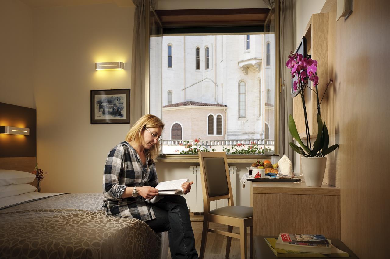 Hotel Delle Rose กาสเชีย ภายนอก รูปภาพ