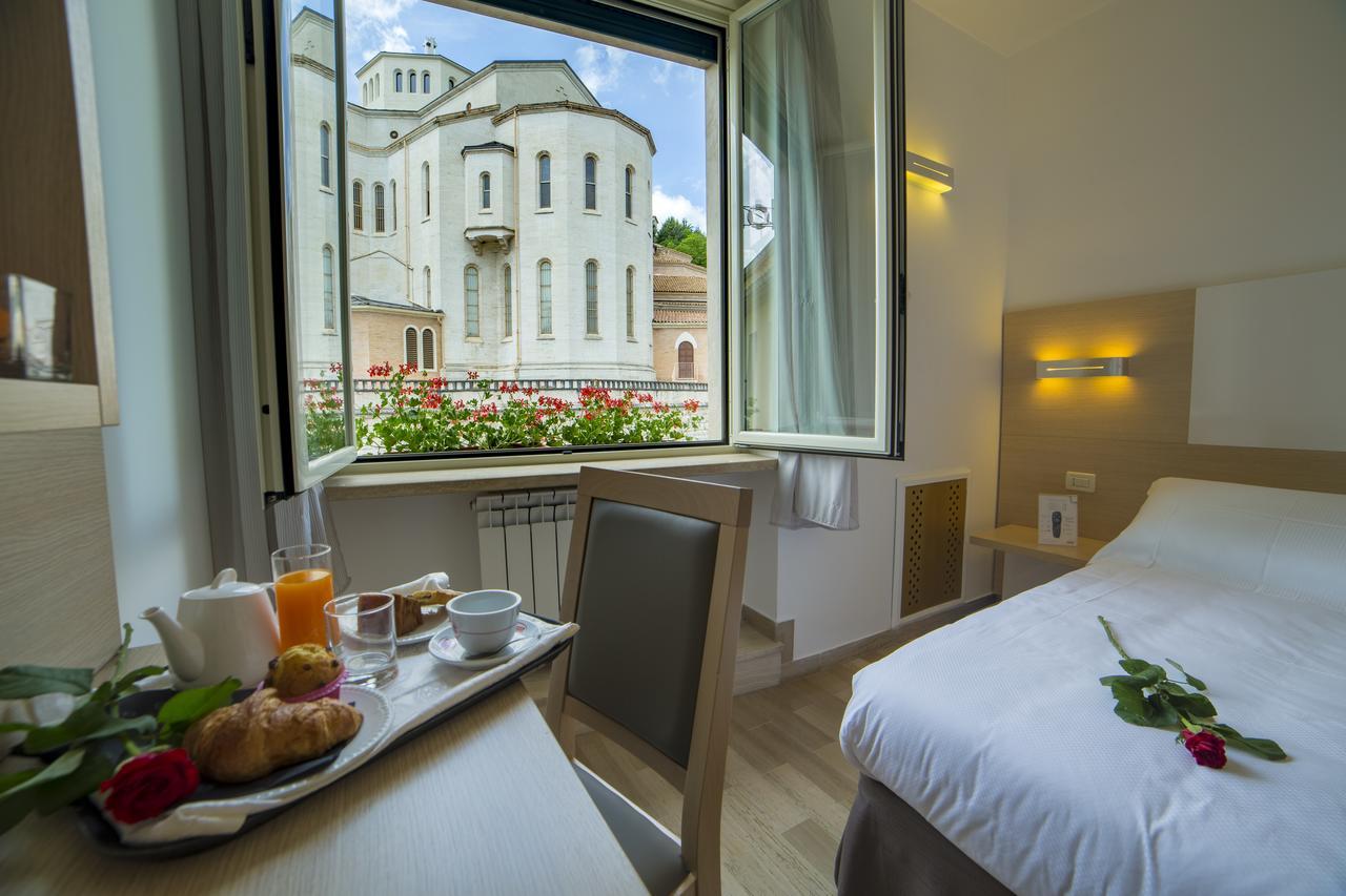 Hotel Delle Rose กาสเชีย ภายนอก รูปภาพ