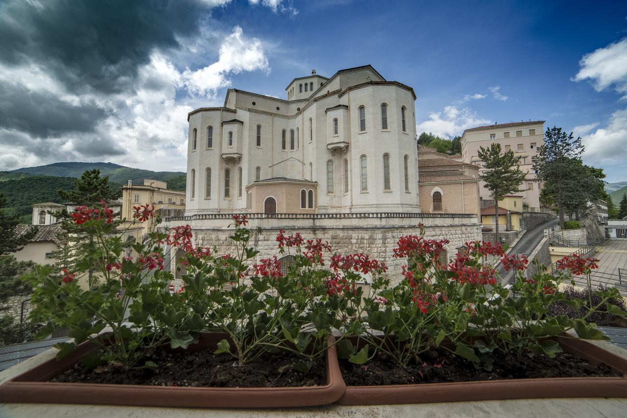 Hotel Delle Rose กาสเชีย ภายนอก รูปภาพ