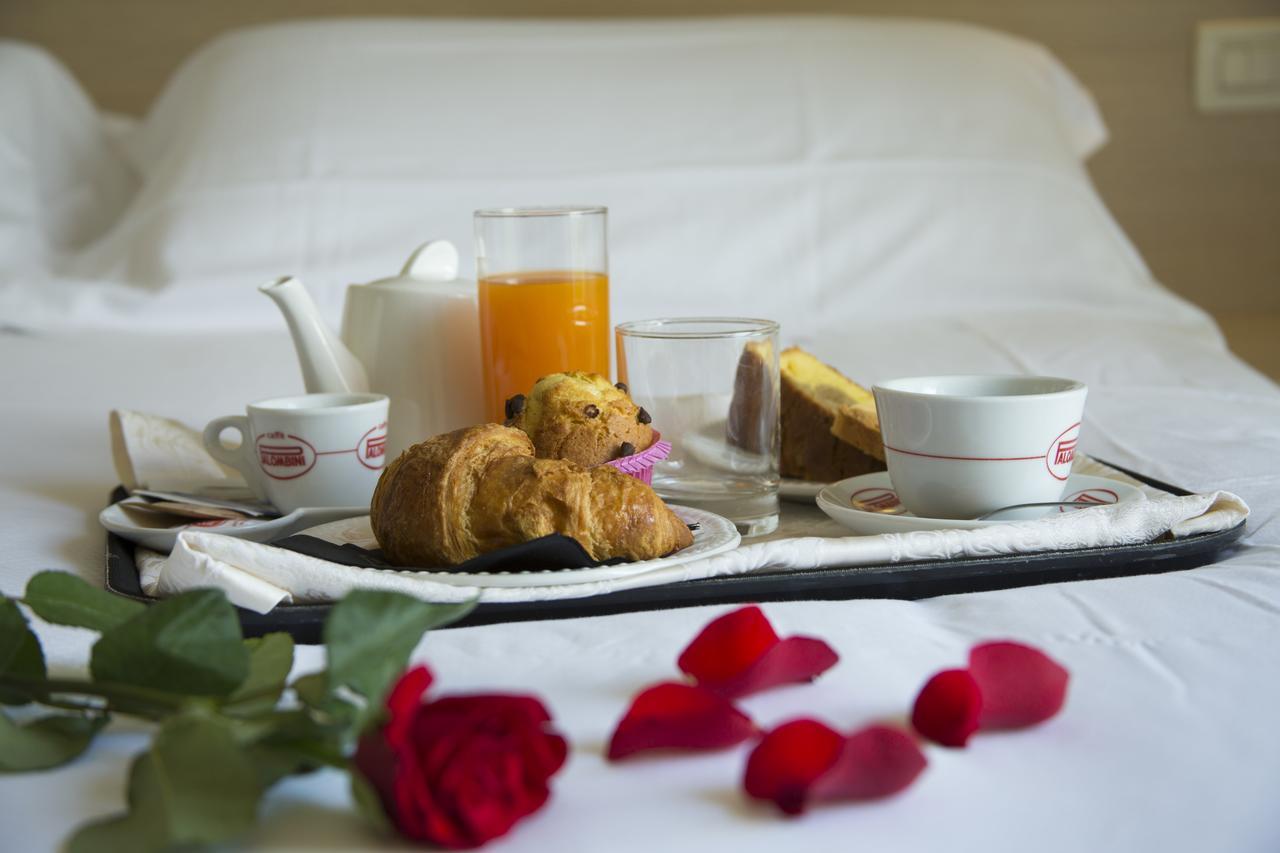 Hotel Delle Rose กาสเชีย ภายนอก รูปภาพ